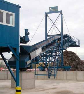 Metallrecycling auf m Platz : Der Pre-Shredder zerkleinert große, kompakte Teile, wie z.b. Autokarossen in gleichmäßige Schrotthäppchen (Vorstufe des eigentlichen Shredderprozesses) Assistant).