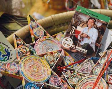 EVANGELISCHER KIRCHENKREIS Prignitz 20 Jahre Weltladen in Kyritz In Kyritz betreuen 15 Frauen verschiedener Religionen das Geschäft in der Innenstadt Ob aus Peru, Bolivien, Nepal, Indien, Ghana oder