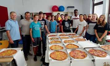 Pizzaessen mit dem Bürgermeister Die sauberste Klasse der NMS Kirchberg wird am Ende des Schuljahres prämiert und darf mit dem Bürgermeister Pizza essen.