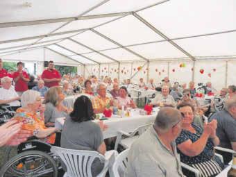 Stadtschreiber - 14 - Senioren Sommerfest im St.-Marien-Stift Am 12.06.2019 fand im Altenpflegeheim St. Marien das jährliche Sommerfest statt. Dabei beginnen wir immer mit einer gemeinsamen Andacht.
