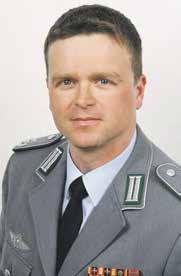 Die Bundeswehr Mai 2014 1 Oberstleutnant André Wüstner, Bundesvorsitzender Zur Sache Hausaufgaben für die Politik Meine lieben Kameradinnen und Kameraden, liebe Kolleginnen und Kollegen, liebe