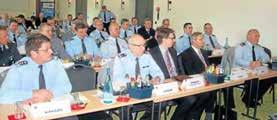 66 Die Bundeswehr Mai 2014 Geschädigte als Gegner? Soltau. Ihr Interesse an den Soldatinnen und Soldaten zeigten Bundestagsabgeordnete mit dem Besuch einer Veranstaltung des Landesverbandes Nord.