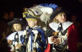Unser Kinderkarneval 2011 Prinz Nils II. regierte mit seiner Prinzessin Cora I. die Westumer Kinderschar Bereits am 16.01.2011 trafen sich einige Kinder aus Westum und Umgebung, um das diesjährige Kinderkarneval vorzubereiten.