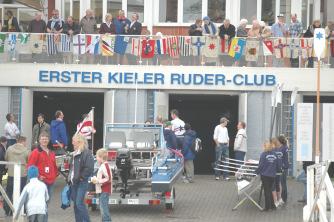 Saisonstart Bootstaufe Das Anrudern wird beim EKRC traditionellerweise genutzt, um neue Mitglieder im Bootspark zu begrüßen.
