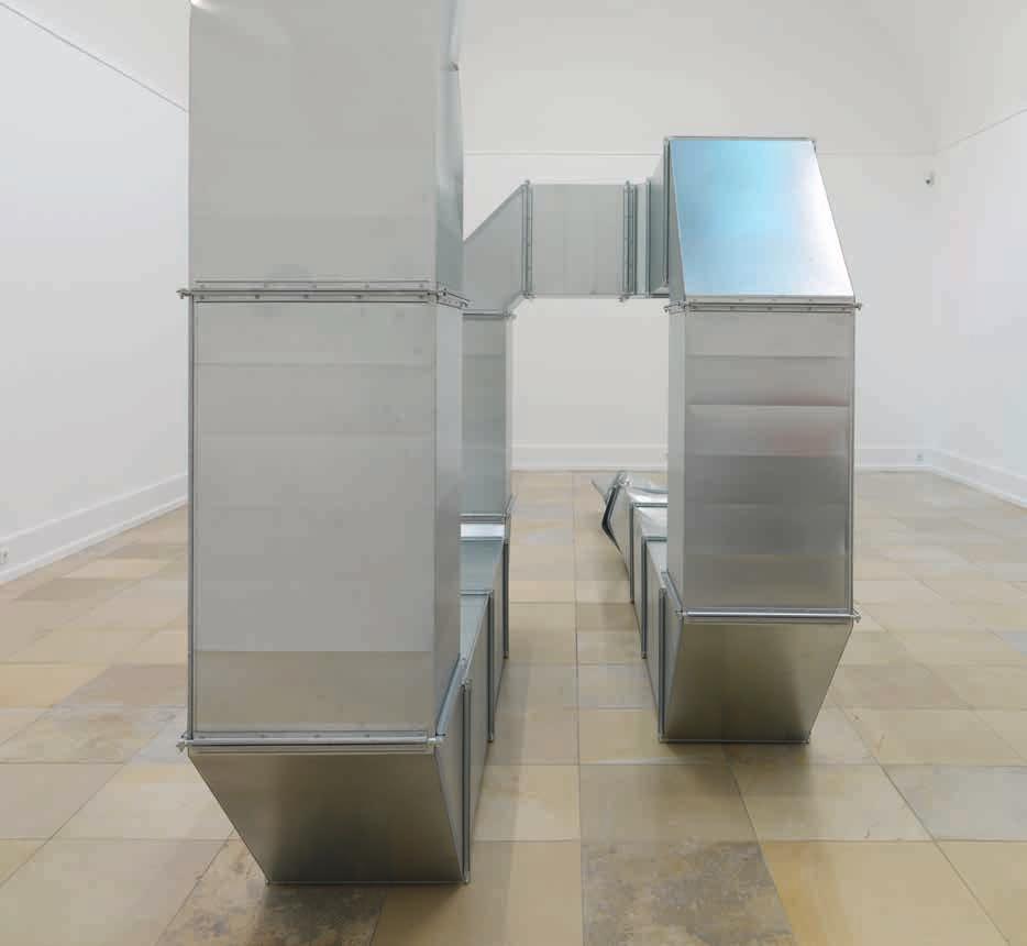 Kühlschrank-Formationen und schließlich raumgreifende ansichten Installationen mit Kosmetikartikeln wie Papiertaschentücher, Tampons Kunsthalle Nürnberg und Wattestäbchen.