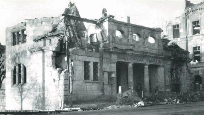 Während der Bombardierung Nürnbergs im Zweiten Weltkrieg wurde es in Teilbereichen beschädigt.