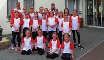 Mitteilungsblatt der Gemeinde Oftersheim 01. Juni 2019 Nr. 22 23 TSV Tanz & Aerobic Tanzgruppe: Auftritt beim ASB Letzten Freitag trafen sich 18 Mädchen vor dem ASB-Altenheim in Oftersheim.