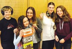 Jahresbericht 2017 - Radio Klangbrett Radio-Teens Auch 2017 startete Radio Klangbrett in Kooperation mit dem JUKUZ mit seiner Nachwuchsgruppe, den Radio-Teens.