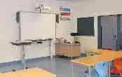 Zusätzlich wurden die meisten Klassenräume mit interaktiven Whiteboards ausgestattet und somit fit für die digitale Lernzukunft gemacht.