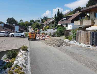 Projekte 9 Sanierung einer Trinkwasserleitung auf kleinstem Raum 1 Anwendung des Berstlining- Verfahrens in der Gemeinde Neuenegg In der Berner Gemeinde Neuenegg wies eine bestehende