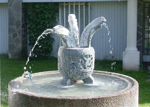 Karelischer Brunnen [Karelian Fountain] 2003 Karelischer Speckstein, Höhe 60 cm.