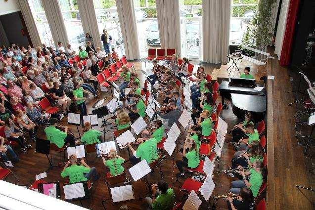 Besondere Angebote am Gymnasium Papenburg Das Musik-Praxis-Modell Organisation: Nutzung einer regulären Musikstunde am Vormittag Bildung von