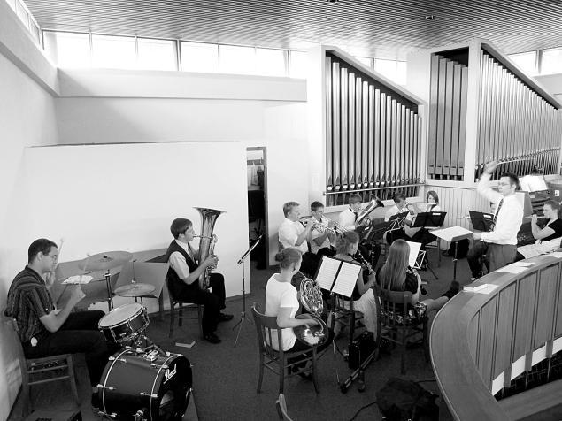 Dazu gehören auch die erwachsenen Gastmusiker. Am 25.Dezember (1.Weihnachtsfeiertag) wird das KIMU-Jugendorchester den Gottesdienst wieder mitgestalten.