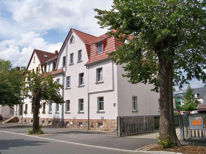 Haus Nr. 44 Seifengeschäft Mauksch Es handelt sich um die zweite Hälfte des 1912 vom Besitzer der Falkenhütter Glasfabrik erbauten Doppelhauses.