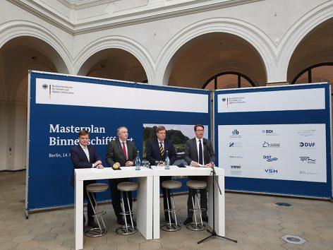 Bundesminister Andreas Scheuer hat jetzt den Masterplan Binnenschifffahrt im Bundeministerium für Verkehr und digitale Infrastruktur (B- MVI) in Berlin vorgestellt.