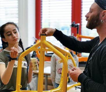 2017 Mai Die AG startet mit Fahrradreparaturen Oktober Erste Anschaffungen durch EfQ-Förderung möglich 2018 Seit Februar Mehr als zehn Schüler haben Radfahren neu gelernt Das Leibniz-Gymnasium in