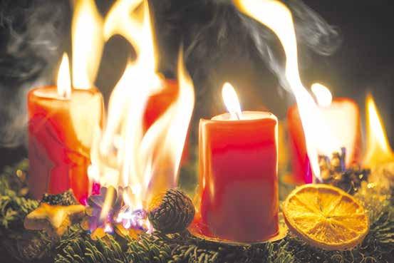 Rauchmelder warnen vor Feuer Vom ersten Entzünden der Tannennadeln bis zum lichterlohen Brennen des Gestecks oder des Christbaumes vergehen oft nur wenige Sekunden.