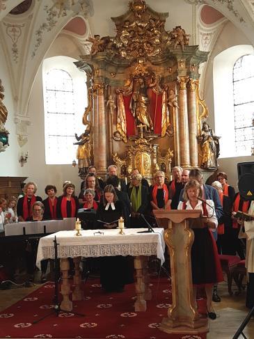 Foto: Sieglinde Kennerknecht Der ökumenische Gottesdienst zum 70jährigen Jubiläum des Sportvereins Haspelmoor wurde aufgrund der Witterung dieses Jahr in der Pfarrkirche gefeiert.