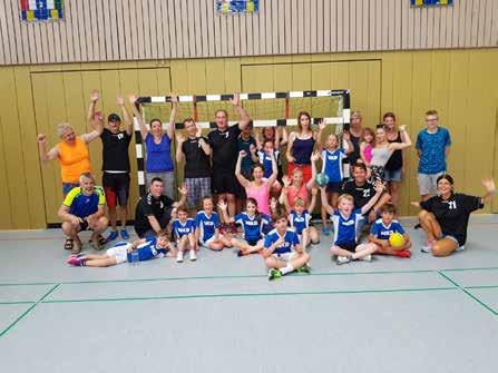 handball Heißer Tanz beim Kinder-gegen-Eltern-Spiel Nach dem Vormittags-Einsatz im Sandkasten von Großlangheim stellten sich die Kinderteams der Minis und der E-Jugend am Nachmittag des gleichen
