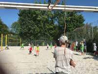 Essen. Die Kinder und teilweise auch Erwachsenen vergnügten sich beim Handball auf unserem Beachplatz.