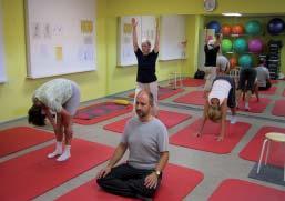 Aufgrund des ruhigen Charakters der Übungen eignet sich Yoga bestens zur Stressbewältigung. Noch Plätze frei!
