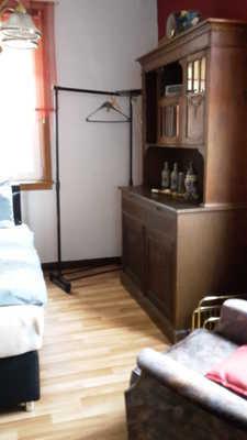 Zimmertyp: Doppelzimmer Bewegungsfläche vor wesentlichen, immobilen (feststehenden) Einrichtungsgegenständen (z.b. Schrank) - Breite: 220 cm.