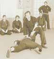 einer gefährlichen Lage wiederfinde? Shichi-no-Tsutae, die vier Wege zum Handeln der Ninja, geben Lösungsansätze für gefährliche Situationen: 1. Beobachte, was um Dich herum geschieht. 2.