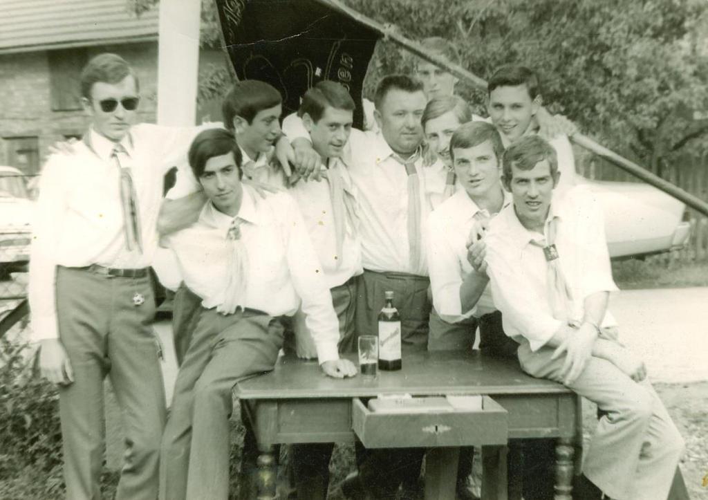 Die Kirmesburschen in den 60ern von links nach rechts: Hans Heimeroth, Reinhold Langer, Helmut