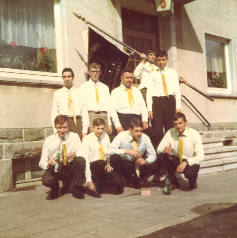 Sippel, Alfred Wiche von links nach rechts: stehend: Reinhold Langer, Karl Reinhard, Georg Licht,