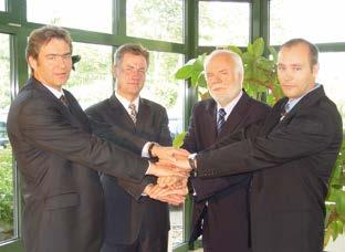 2003 feierte MEDOS sein 25-jähriges Firmenjubiläum Sein 25-jähriges Firmenjubiläum feierte MEDOS mit 200 Kunden im Offenbacher Büsing-Palais im Jahr 2003.