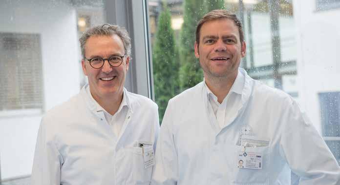 Johannes Zeichen, Direktor der Klinik für Unfallchirurgie des Johannes Wesling Klinikums, konnten den Bildungspartnern Minden jetzt 3.725 Euro überreichen.