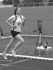 Leichtathletik Karina Sosanski vom MTV Seesen mit zweiter Luft zum Bezirksmeistertitel über 800 Meter Schüler-Leichtathleten erfolgreich in Bad Gandersheim.