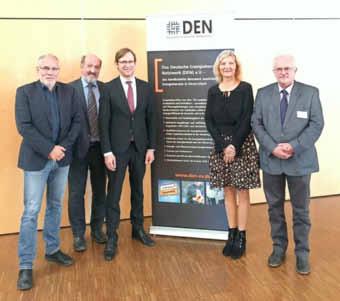 Kreises Gießen Anita Schneider, Bürgermeister von Buseck Dirk Haas und DEN- Vorstand Hermann Dannecker diskutierten mit DEN-Mitgliedern Gemeinsam für die Energiewende -unter diesem Motto lud das