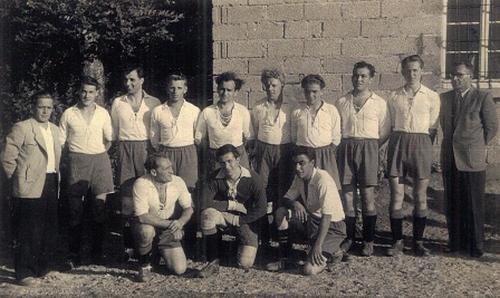 2. Mannschaft Saison 1952/53 Obere Reihe, von links: Siegfried Limpert, Franz Jerabek, Michael Eisenlöffel, Alois Doll, Ludwig