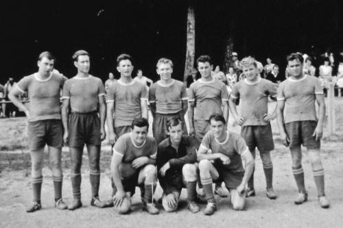 2. Mannschaft 1961/62 (beim Sportfest in Michelbach) Stehend, von links: Theo Weiler, Hans Pallasch, Paul Dörner,
