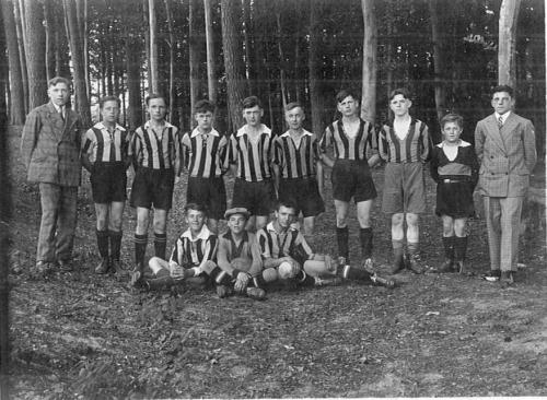 Unter dem Vorsitz von Anton Geisert (1919/1920) und Friedrich App (1920-1924) nahm man den Spielbetrieb wieder auf. Wieder dienten die Wiesen als Sportplatz.