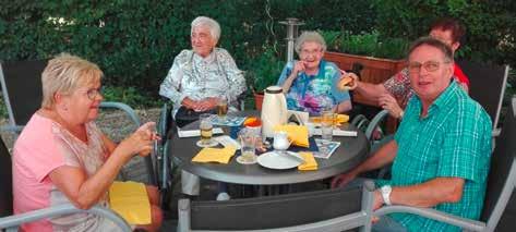 Barbara und dem Betreuten Wohnen trafen sich, wie jedes Jahr, um sich auszutauschen und in den Genuss der zahlreichen Highlights des Sommerfestes zu kommen.