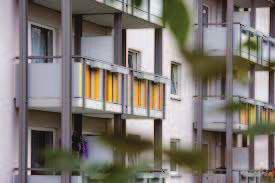 Integration mit Wohnung hat Vorrang Vorrang hat in Bremen die Unterbringung in Wohnungen (Mietverträge). Es gibt in allen Übergangswohnheimen Wohnberater/innen.