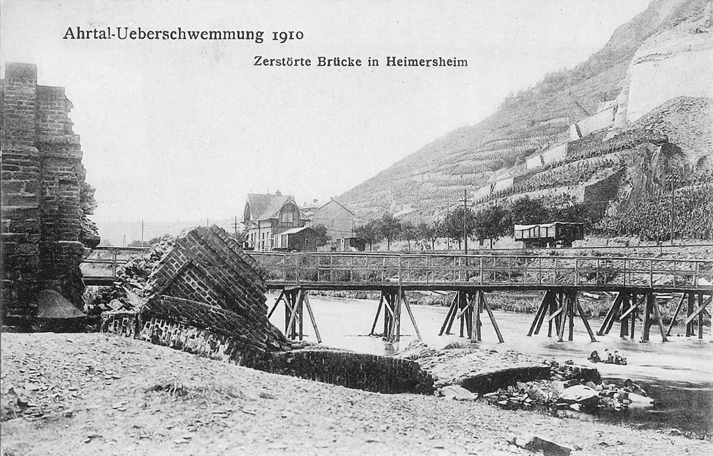Heimersheim: Zerstörte Brücke vor dem Bahnhof wurden die neuen Straßenbrücken zwischen Antweiler und Altenahr in einfacher Bauweise mit Verblendungen durch Bruchsteine vollendet.