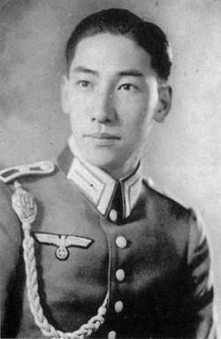 einzuschmeicheln. Zur Geisel seiner "aufrichtigen Liebe" zum Sowjetregime wurde sein einziger ehelicher Sohn Chiang Ching-kuo. Zum historischen Hintergrund: Chiang Ching-kuo wurde am 27.