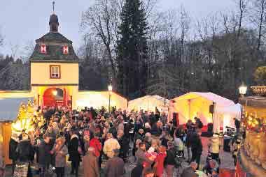 Romantischer Weihnachtsmarkt vor traumhafter Schlosskulisse Vor einzigartiger Kulisse und im idyllischen Ambiente lädt die gemeinnützige Schloss Eulenbroich GmbH von Freitag, den 29.