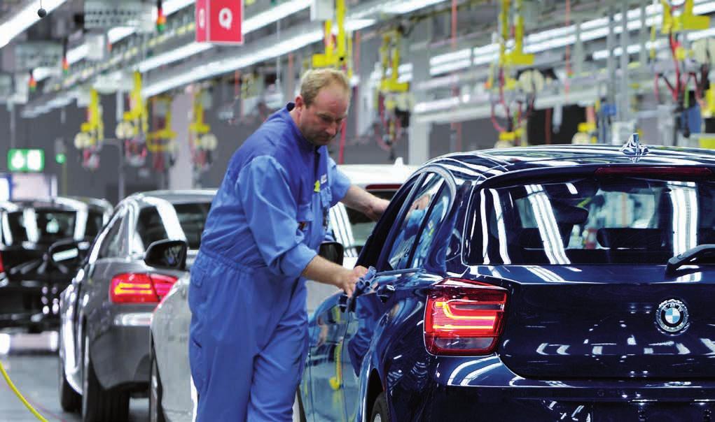 Die Kennzahlen des BMW Werks Regensburg sind beeindruckend: Mehr als 9000 Mitarbeiter davon 300 Auszubildende produzieren täglich rund 1100 Fahrzeuge.