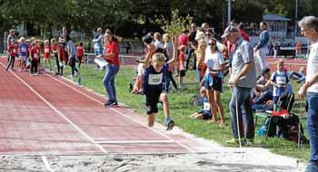 NECKARSULM JOURNAL 26. SEPTEMBER 2019 Nr. 39 25 Juan Schneider (13 - Schwörstadt). Spektakulär verlief das Staffelrennen der Mixed-Jugend 4.