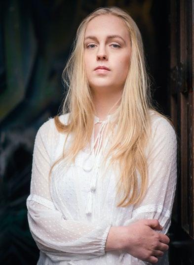 Christina Wouters Geburtsjahr 1995 Größe / Figur 173 cm / schlank Haarfarbe blond Augenfarbe blau-grau Stimmlage Mezzosopran Fremdsprachen Englisch (gut), Französisch (Grundkenntnisse)