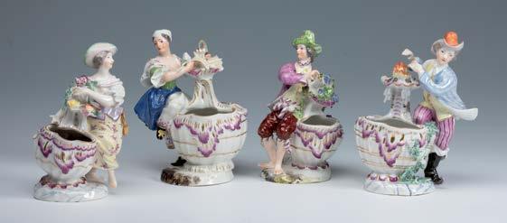 In Erinnerung an ihren Vater schenkte Marianne Bechtold mehrere Höchster Porzellane, darunter auch die Allegorien der vier Jahreszeiten, die Johann Gottfried zwischen 1750 bis 1755 in Höchst