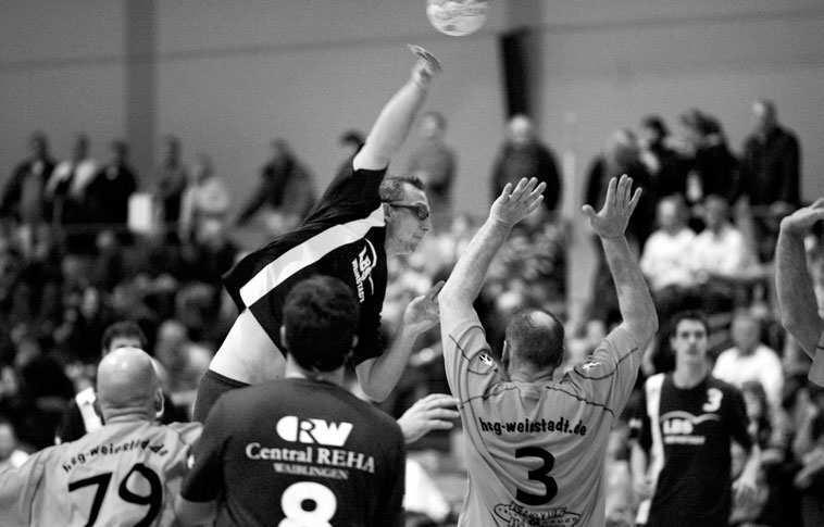 EK/SV Winnenden und SV Weinstadt einträchtig an der Spitze Handball-Überblick: Winnenden brachte Oeffingen die erste Saisonniederlage bei / Klare Angelegenheit für den SV im Weinstadt-Derby (twa).