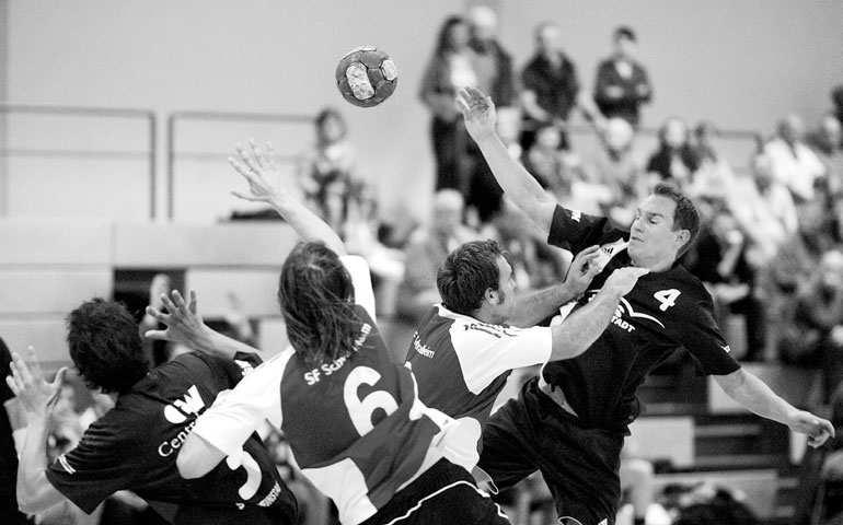 Favorit SV Weinstadt feierte hohen Erfolg im Heimspiel Handball-Überblick: 33:21 über die SF Schwaikheim II / Frauen des SSV Hohenacker II siegten in Gablenberg ungefährdet In der
