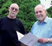 Günter Belling 60 Jahre Mitglied Jürgen Ernst gratulierte Günter Belling und überreichte ihm zusammen mit einem kleinen Präsent die Urkunde für 60-jährige Mitgliedschaft in unserer Gewerkschaft.