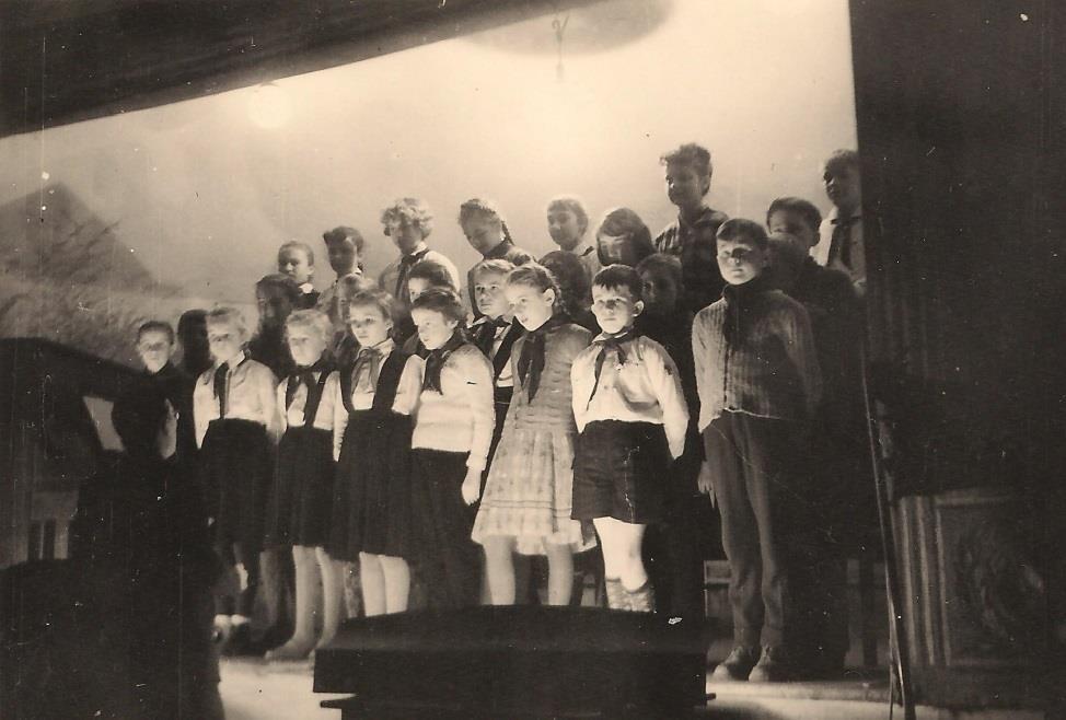 Erinnerung an musische Angebote Der Schulchor hatte aus verschiedenen Anlässen öffentliche Auftritte.