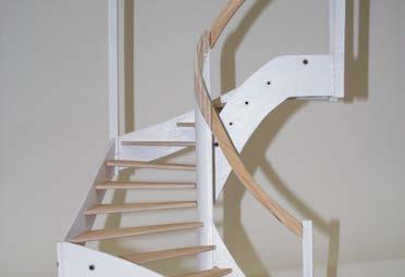 Tim Derstappen Halbgewendelte Treppe Gebaut wird eine halbgewendelte Treppe für den täglichen Gebrauch in einem Einfamilienhaus.